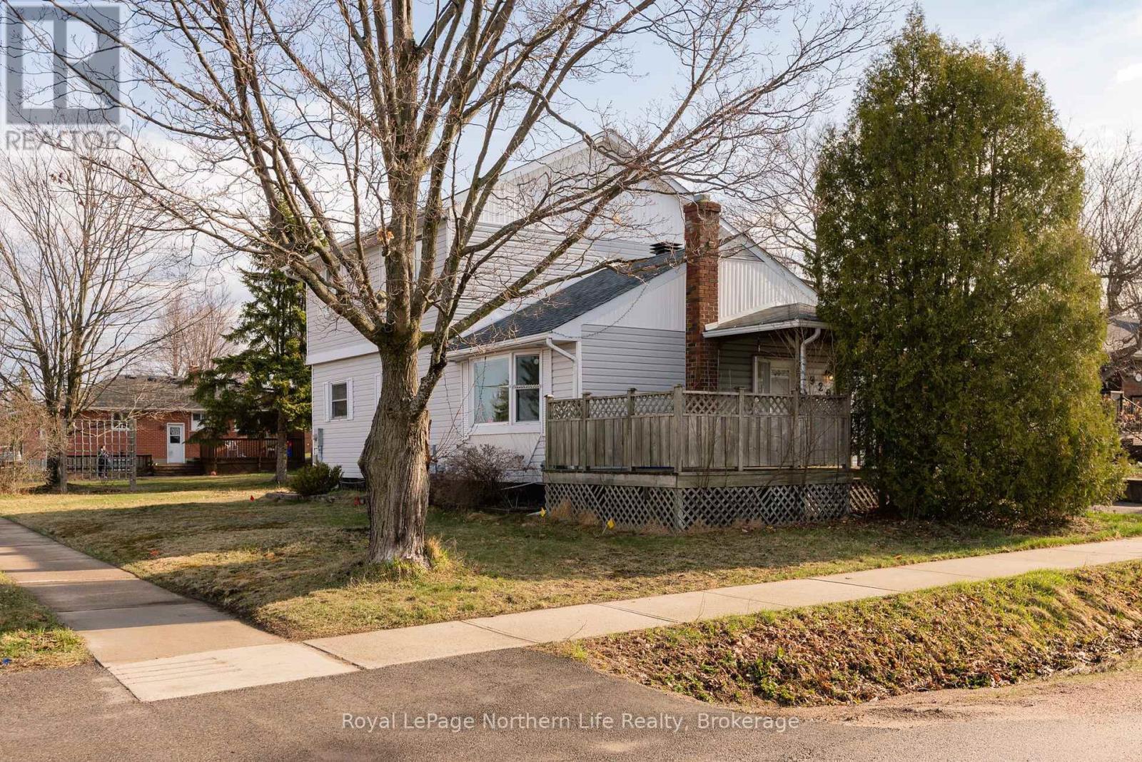 












920 LAWSON STREET

,
North Bay (West End),




Ontario
P1B3T5

