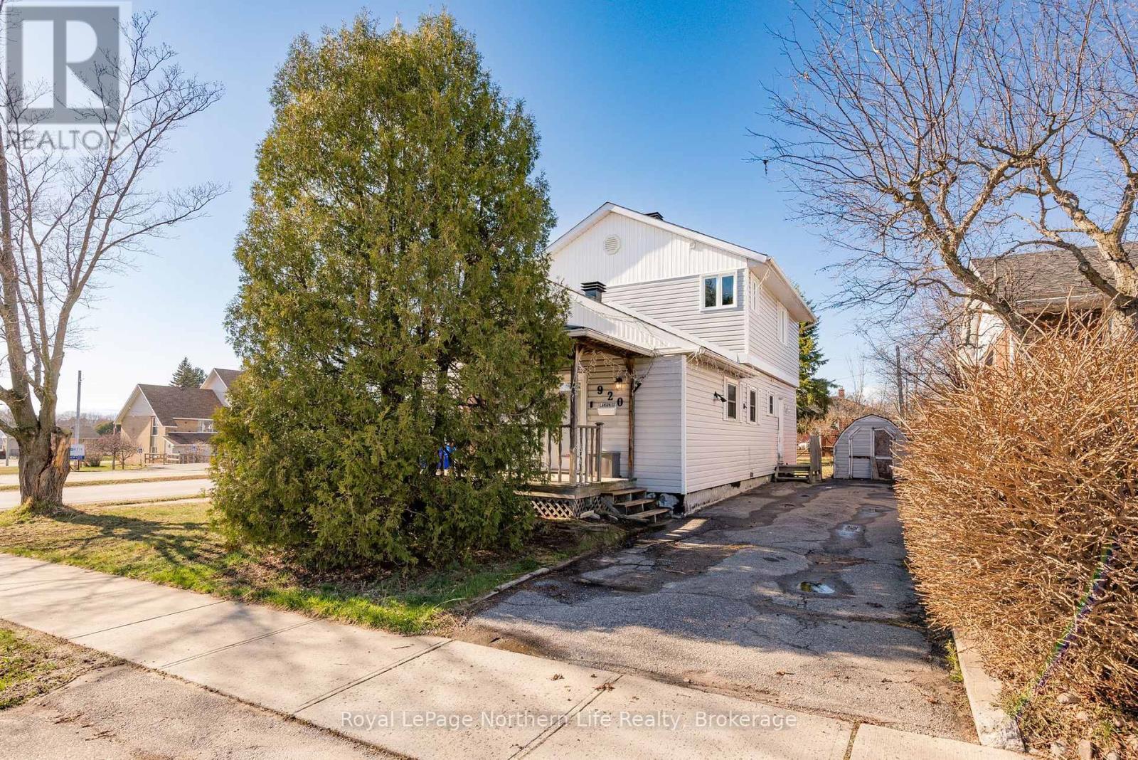 












920 LAWSON STREET

,
North Bay (West End),




Ontario
P1B3T5

