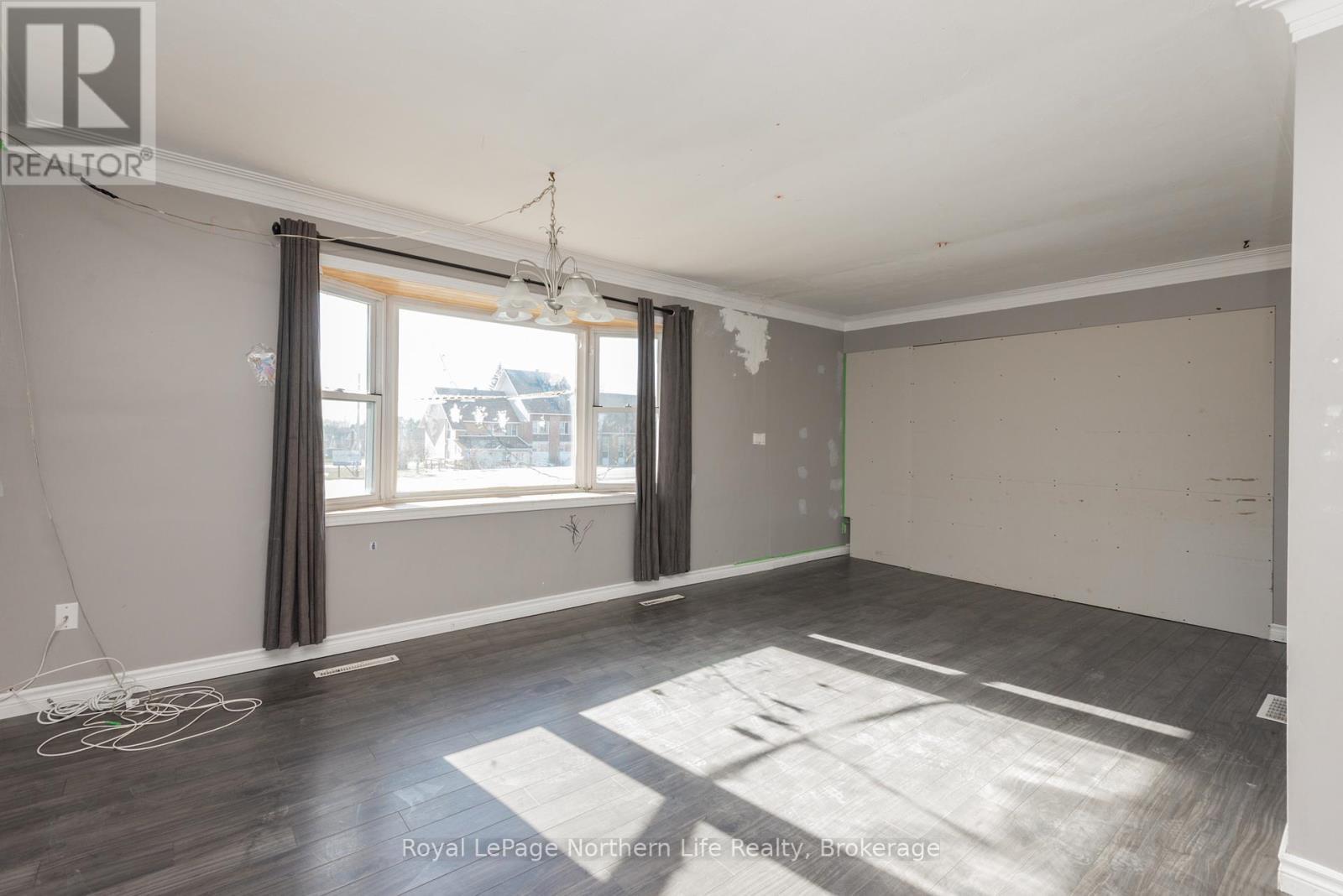 












920 LAWSON STREET

,
North Bay (West End),




Ontario
P1B3T5

