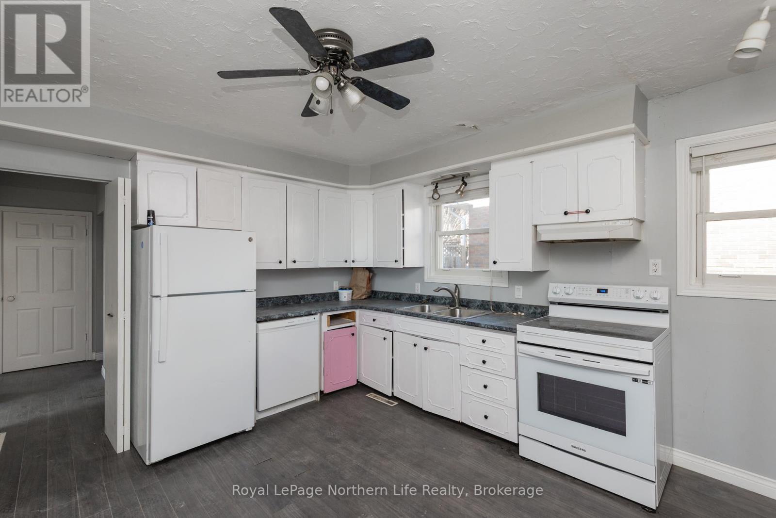 












920 LAWSON STREET

,
North Bay (West End),




Ontario
P1B3T5

