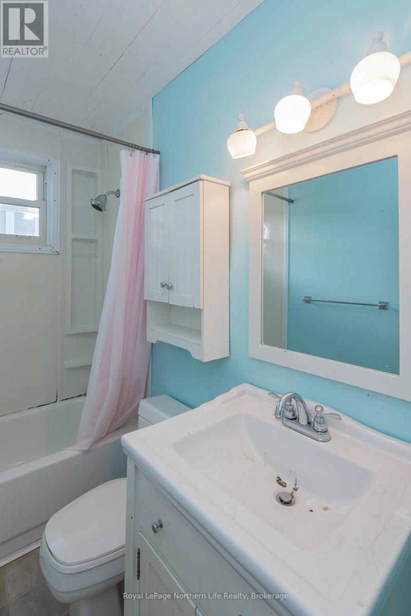 












920 LAWSON STREET

,
North Bay (West End),




Ontario
P1B3T5

