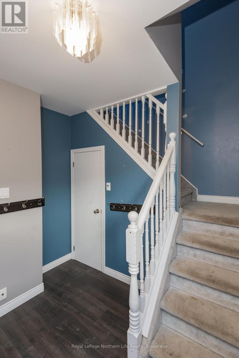 












920 LAWSON STREET

,
North Bay (West End),




Ontario
P1B3T5

