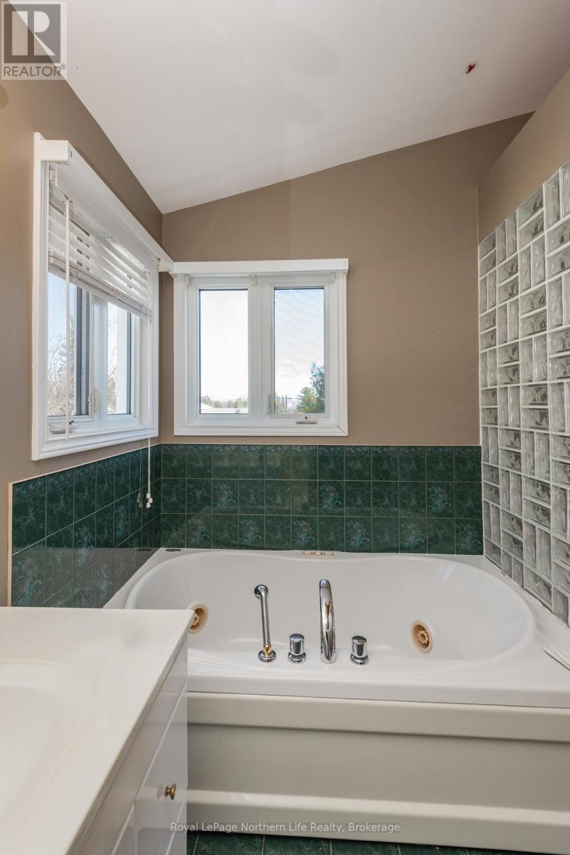 












920 LAWSON STREET

,
North Bay (West End),




Ontario
P1B3T5

