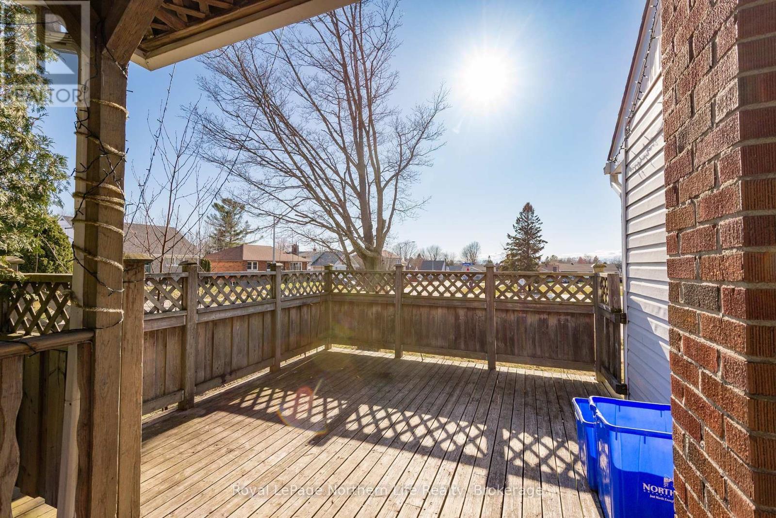 












920 LAWSON STREET

,
North Bay (West End),




Ontario
P1B3T5

