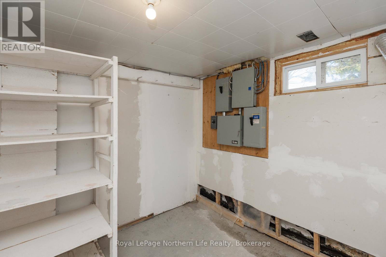 












920 LAWSON STREET

,
North Bay (West End),




Ontario
P1B3T5

