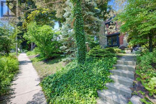 Steps to St. Andrew Street West