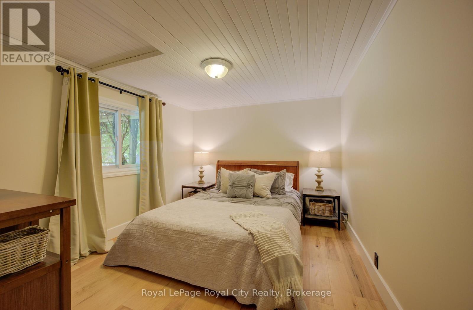 












513 ST ANDREW STREET W

,
Centre Wellington (Fergus),




Ontario
N1M1P4

