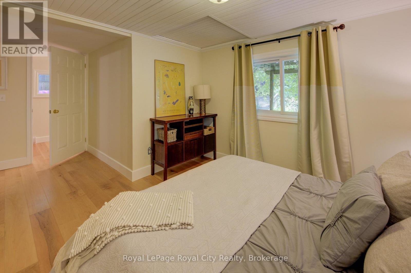 












513 ST ANDREW STREET W

,
Centre Wellington (Fergus),




Ontario
N1M1P4

