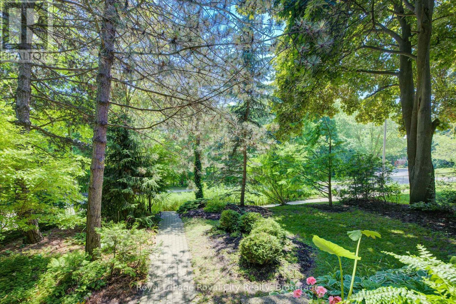 












513 ST ANDREW STREET W

,
Centre Wellington (Fergus),




Ontario
N1M1P4

