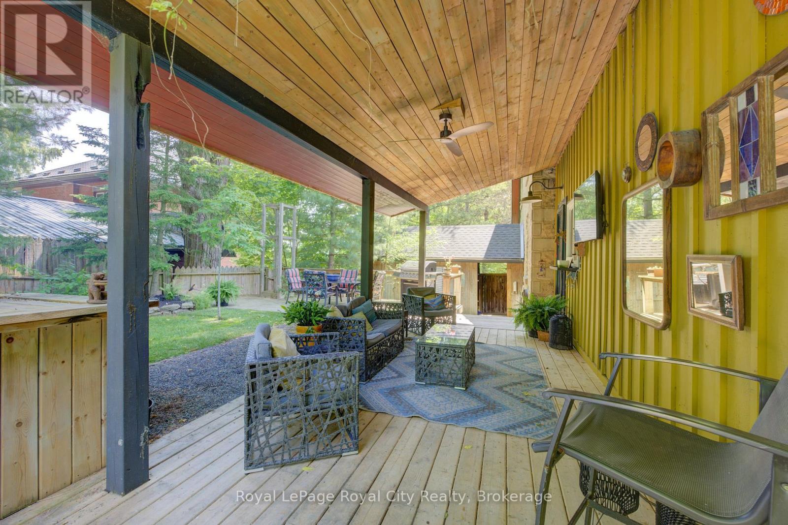 












513 ST ANDREW STREET W

,
Centre Wellington (Fergus),




Ontario
N1M1P4

