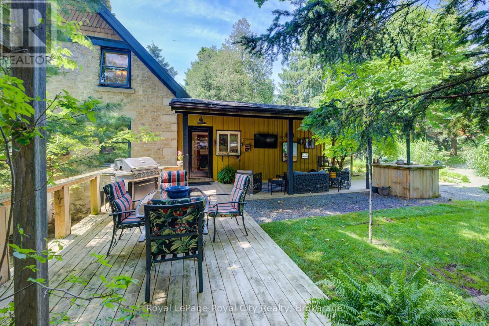 












513 ST ANDREW STREET W

,
Centre Wellington (Fergus),




Ontario
N1M1P4

