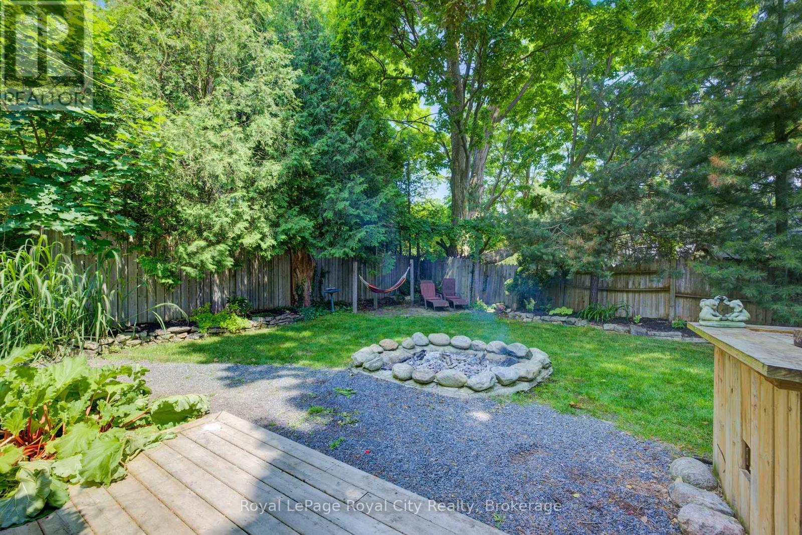 












513 ST ANDREW STREET W

,
Centre Wellington (Fergus),




Ontario
N1M1P4

