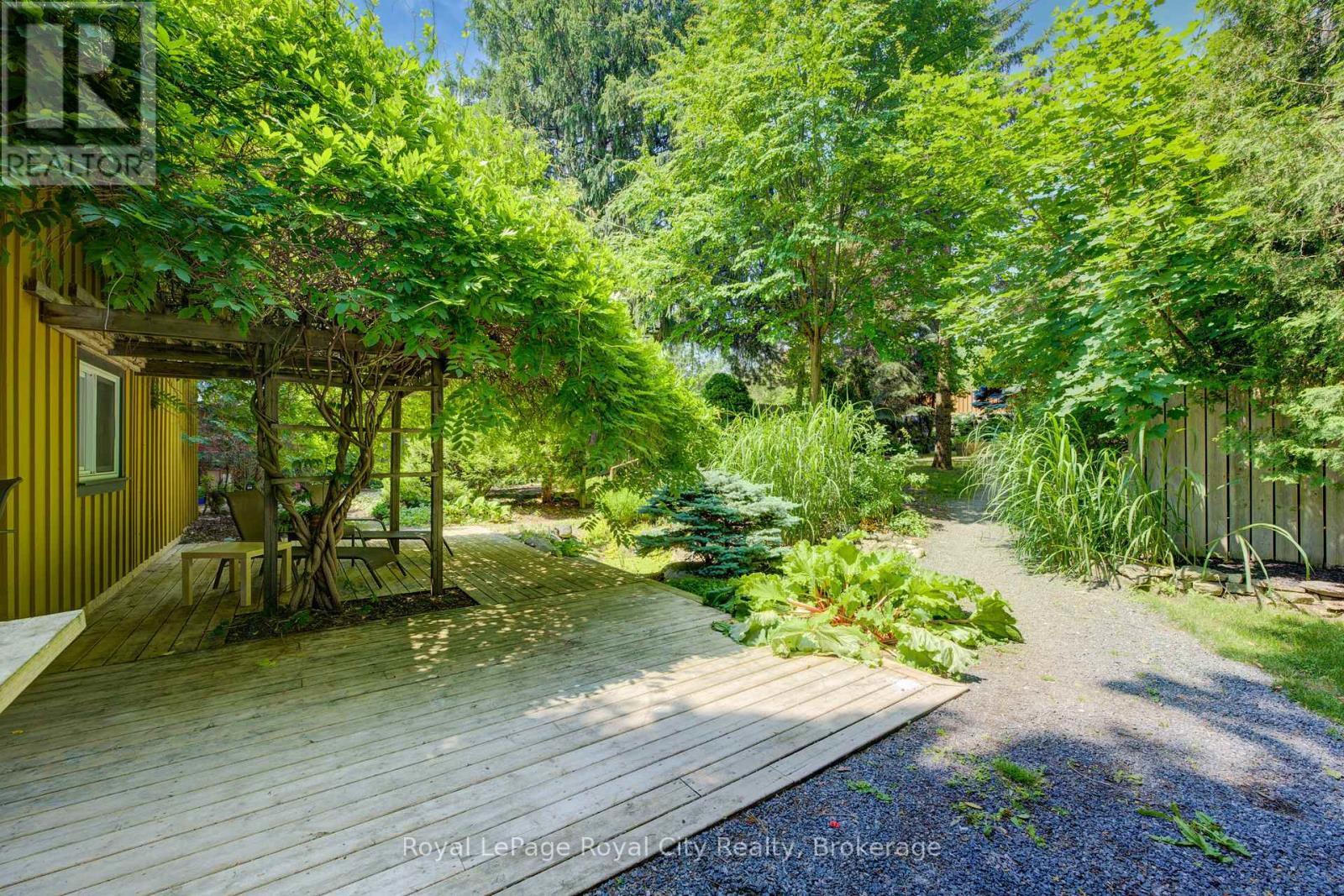 












513 ST ANDREW STREET W

,
Centre Wellington (Fergus),




Ontario
N1M1P4


