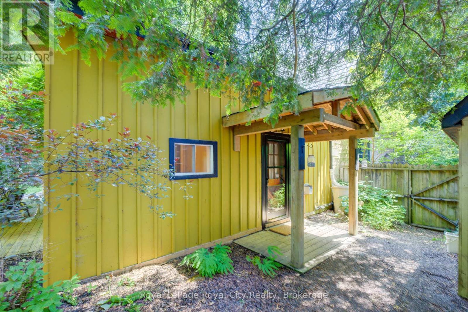 












513 ST ANDREW STREET W

,
Centre Wellington (Fergus),




Ontario
N1M1P4

