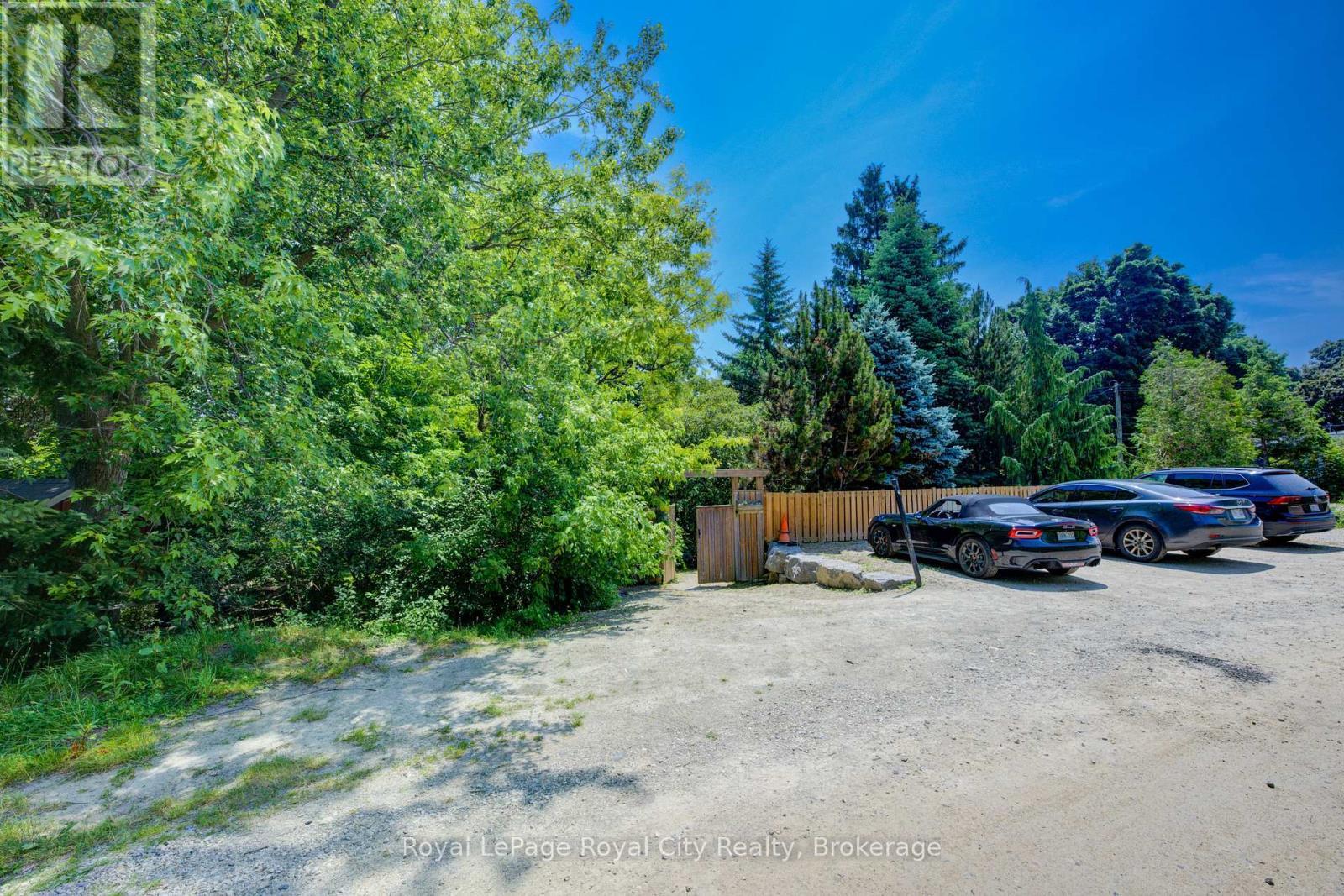 












513 ST ANDREW STREET W

,
Centre Wellington (Fergus),




Ontario
N1M1P4

