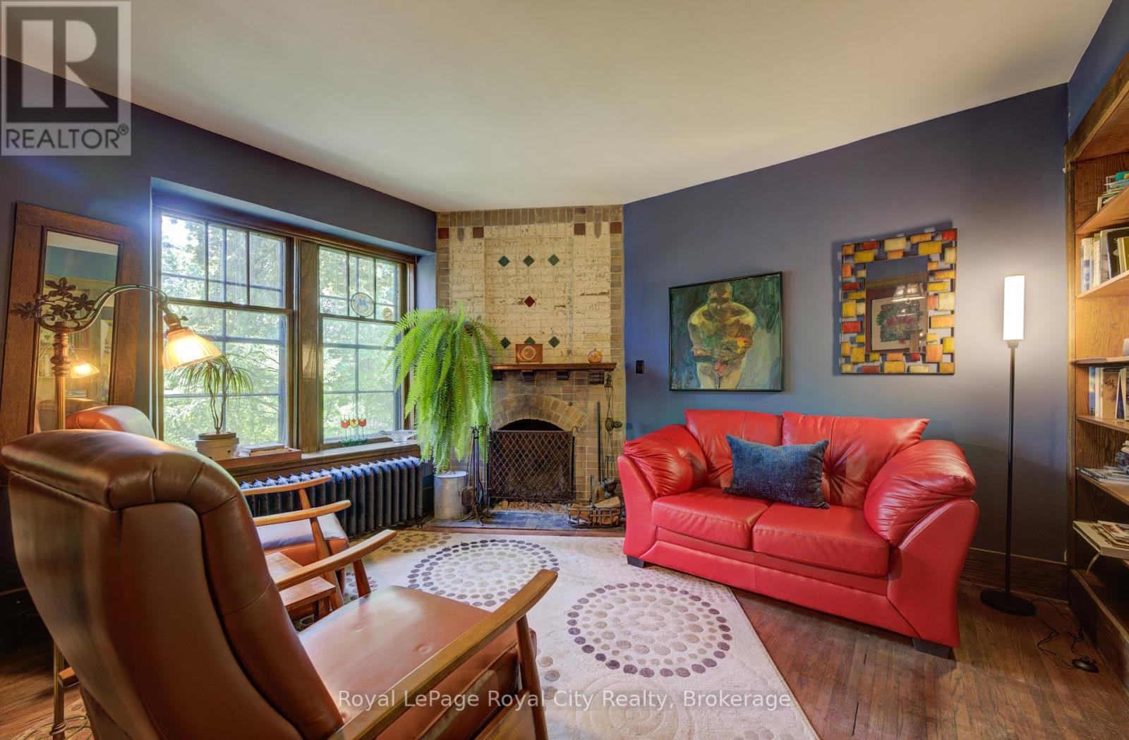 












513 ST ANDREW STREET W

,
Centre Wellington (Fergus),




Ontario
N1M1P4

