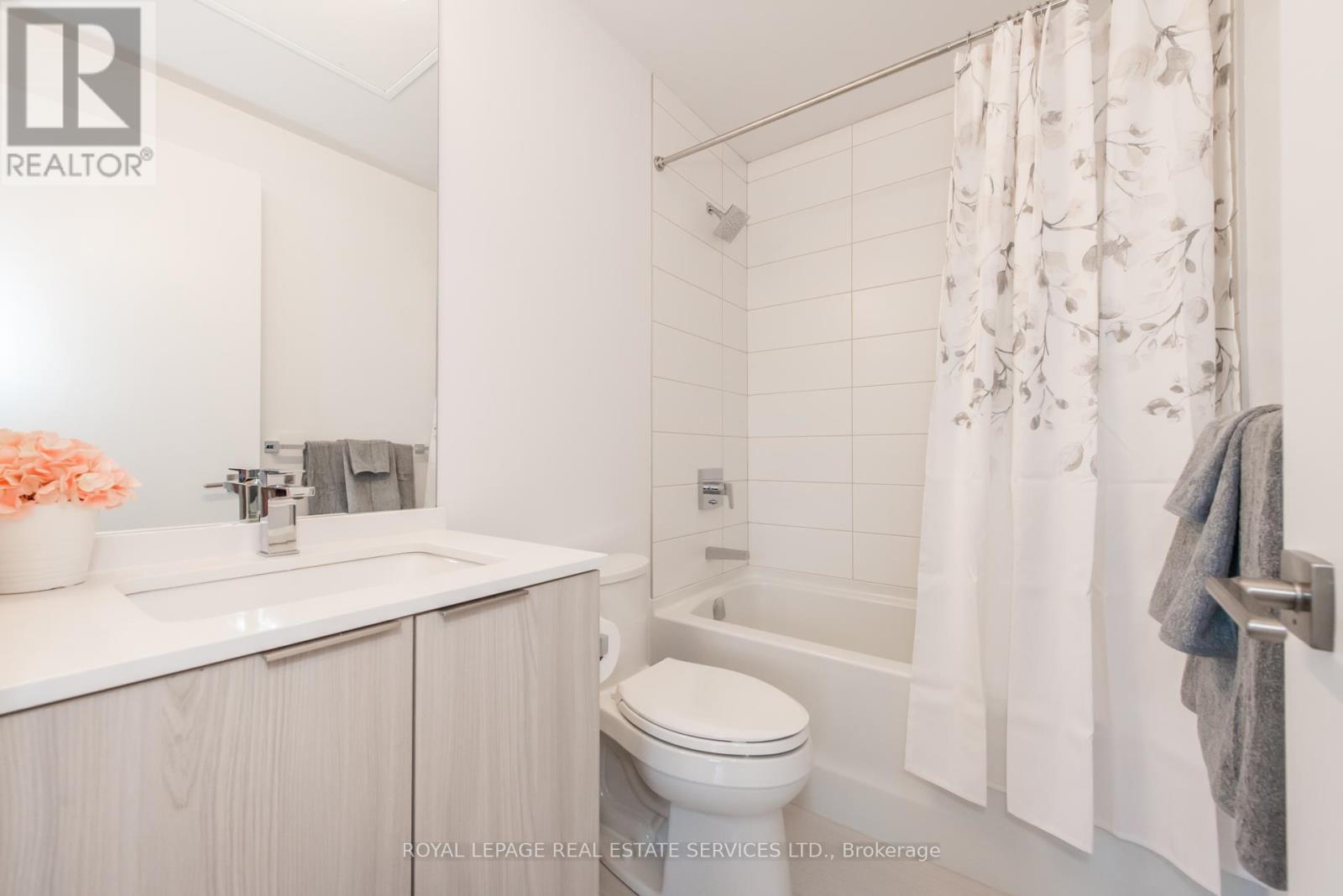 












19 - 15 BRIN DRIVE

,
Toronto,




Ontario
M8X0B4

