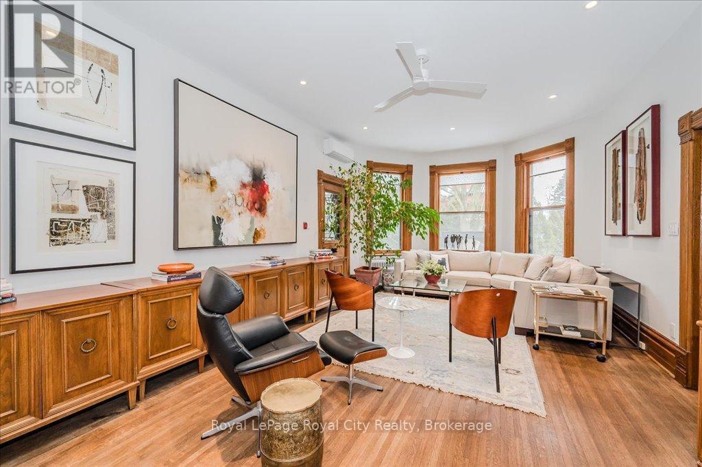 












80 LONDON ROAD W

,
Guelph (Exhibition Park),




Ontario
N1H2B7

