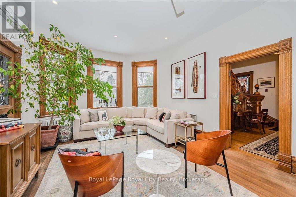 












80 LONDON ROAD W

,
Guelph (Exhibition Park),




Ontario
N1H2B7

