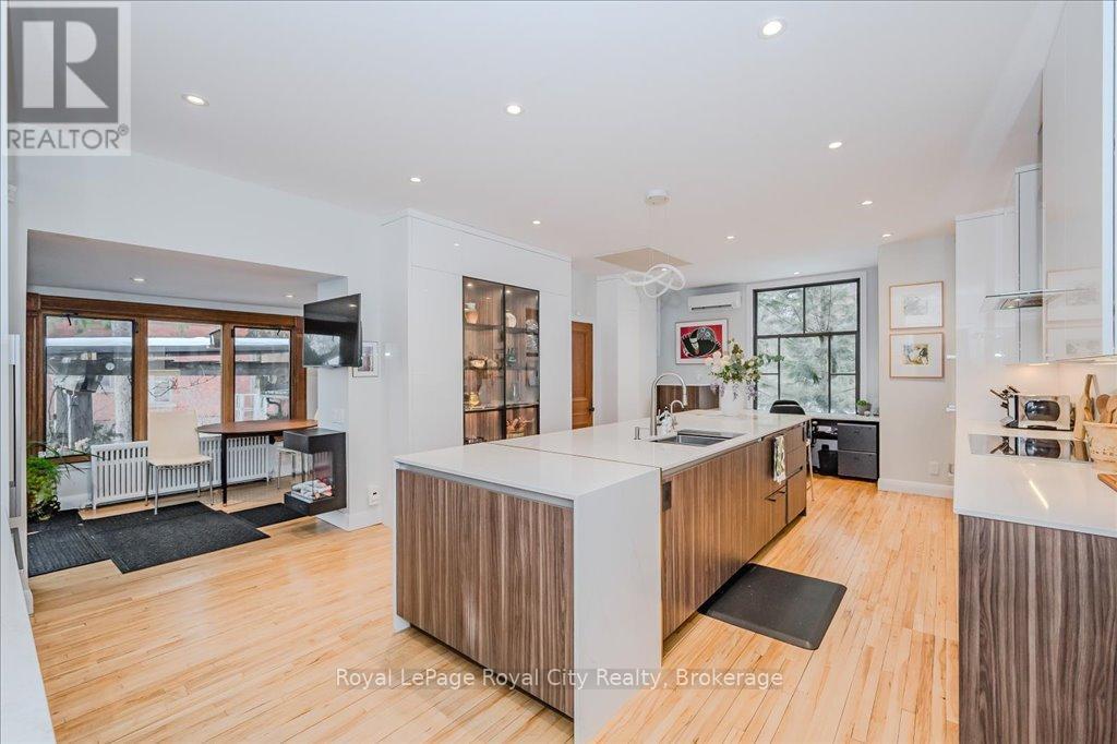 












80 LONDON ROAD W

,
Guelph (Exhibition Park),




Ontario
N1H2B7

