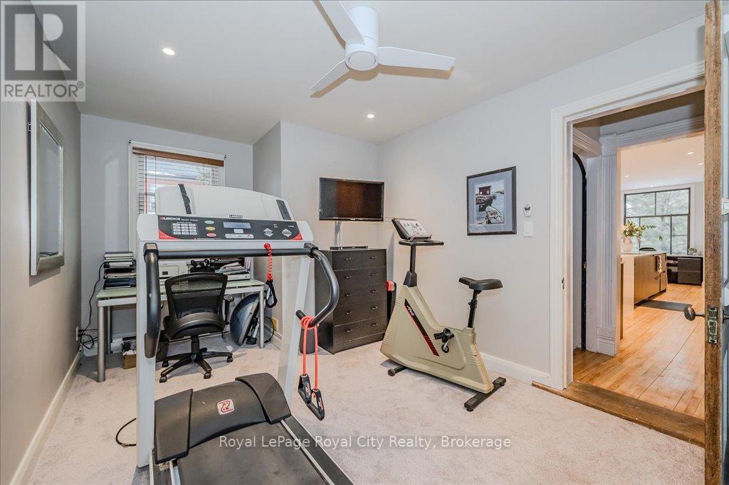 












80 LONDON ROAD W

,
Guelph (Exhibition Park),




Ontario
N1H2B7

