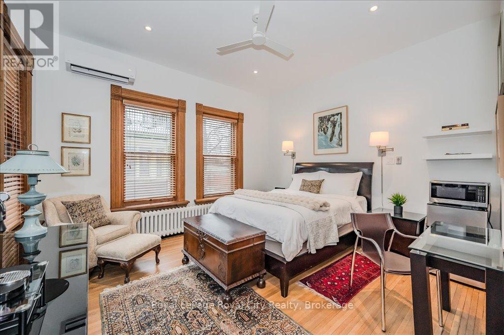 












80 LONDON ROAD W

,
Guelph (Exhibition Park),




Ontario
N1H2B7

