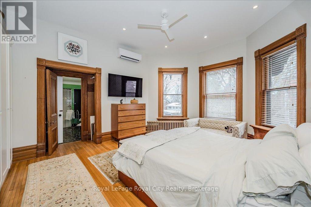 












80 LONDON ROAD W

,
Guelph (Exhibition Park),




Ontario
N1H2B7

