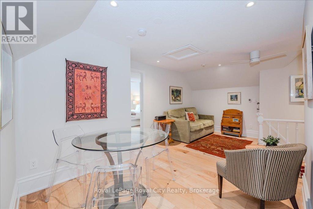 












80 LONDON ROAD W

,
Guelph (Exhibition Park),




Ontario
N1H2B7

