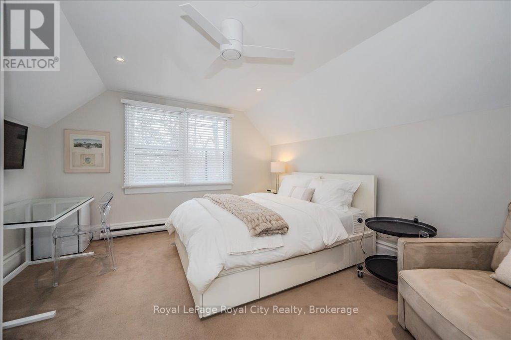 












80 LONDON ROAD W

,
Guelph (Exhibition Park),




Ontario
N1H2B7

