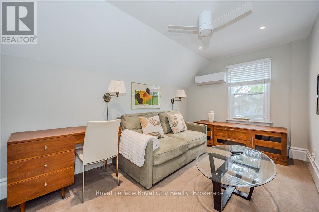 












80 LONDON ROAD W

,
Guelph (Exhibition Park),




Ontario
N1H2B7

