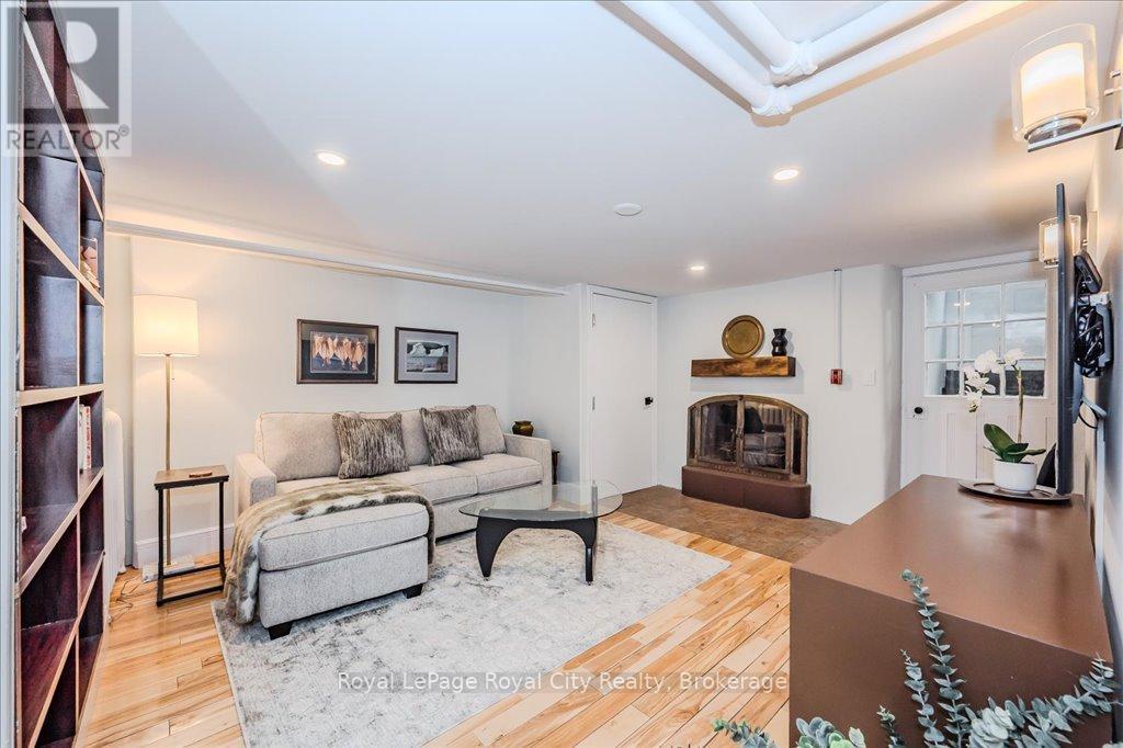 












80 LONDON ROAD W

,
Guelph (Exhibition Park),




Ontario
N1H2B7

