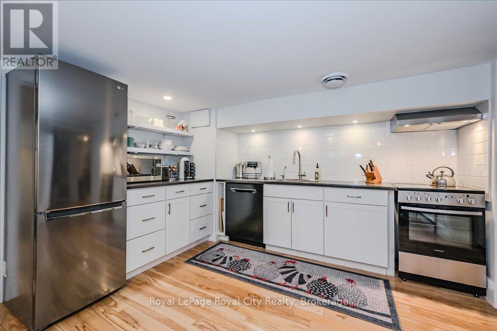 












80 LONDON ROAD W

,
Guelph (Exhibition Park),




Ontario
N1H2B7

