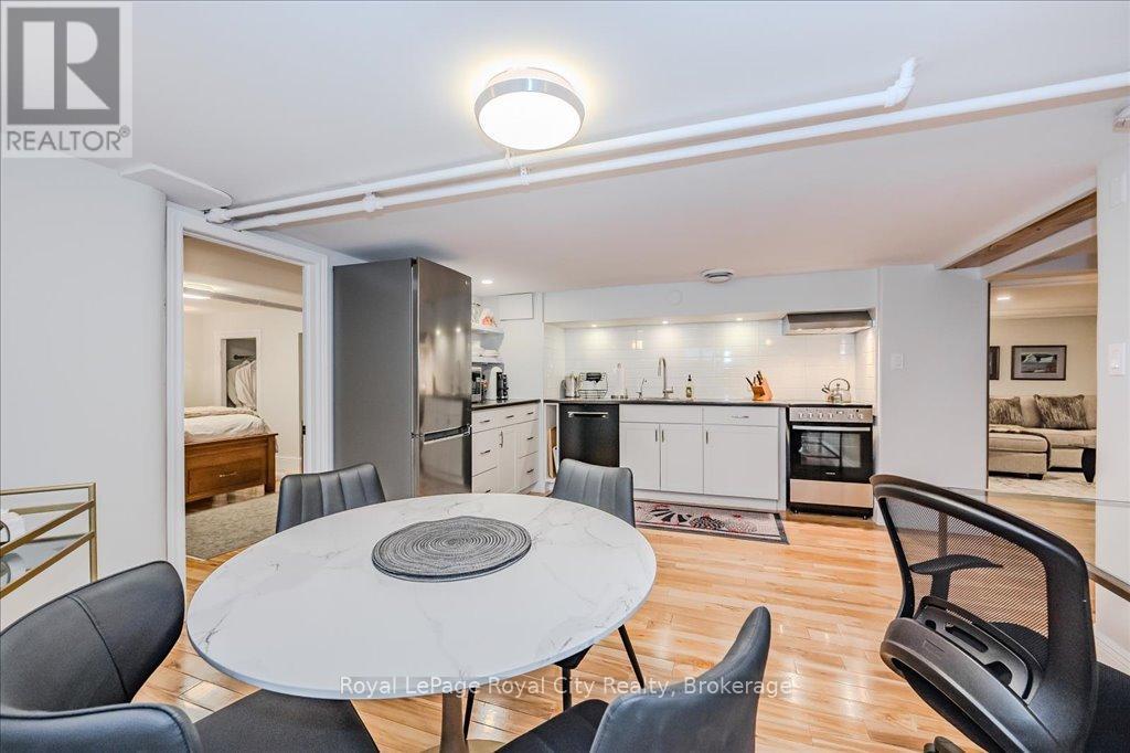 












80 LONDON ROAD W

,
Guelph (Exhibition Park),




Ontario
N1H2B7

