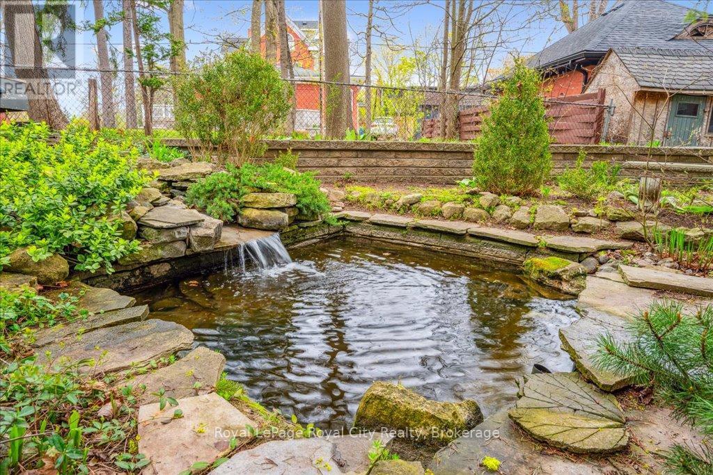 












80 LONDON ROAD W

,
Guelph (Exhibition Park),




Ontario
N1H2B7


