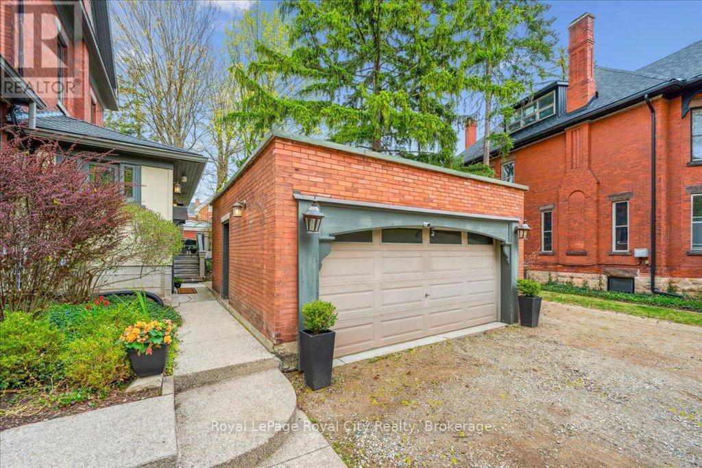 












80 LONDON ROAD W

,
Guelph (Exhibition Park),




Ontario
N1H2B7

