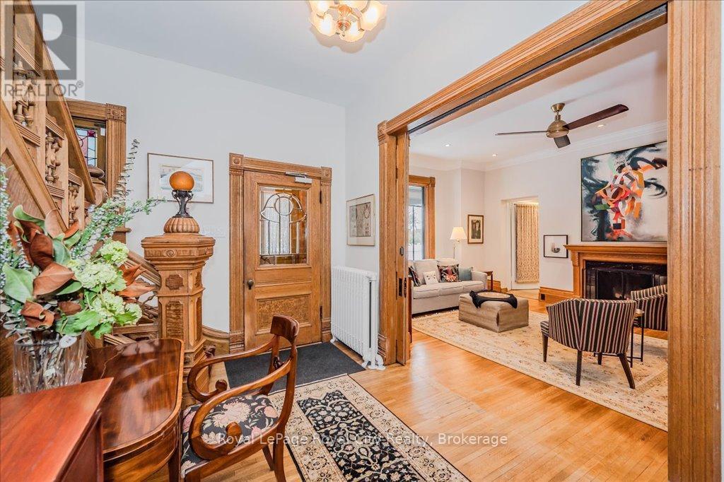 












80 LONDON ROAD W

,
Guelph (Exhibition Park),




Ontario
N1H2B7

