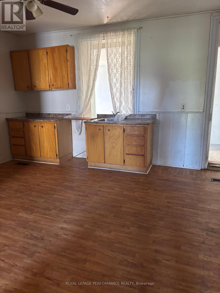 












1540 DWYER HILL ROAD

,
Ottawa,




Ontario
K0A1B0

