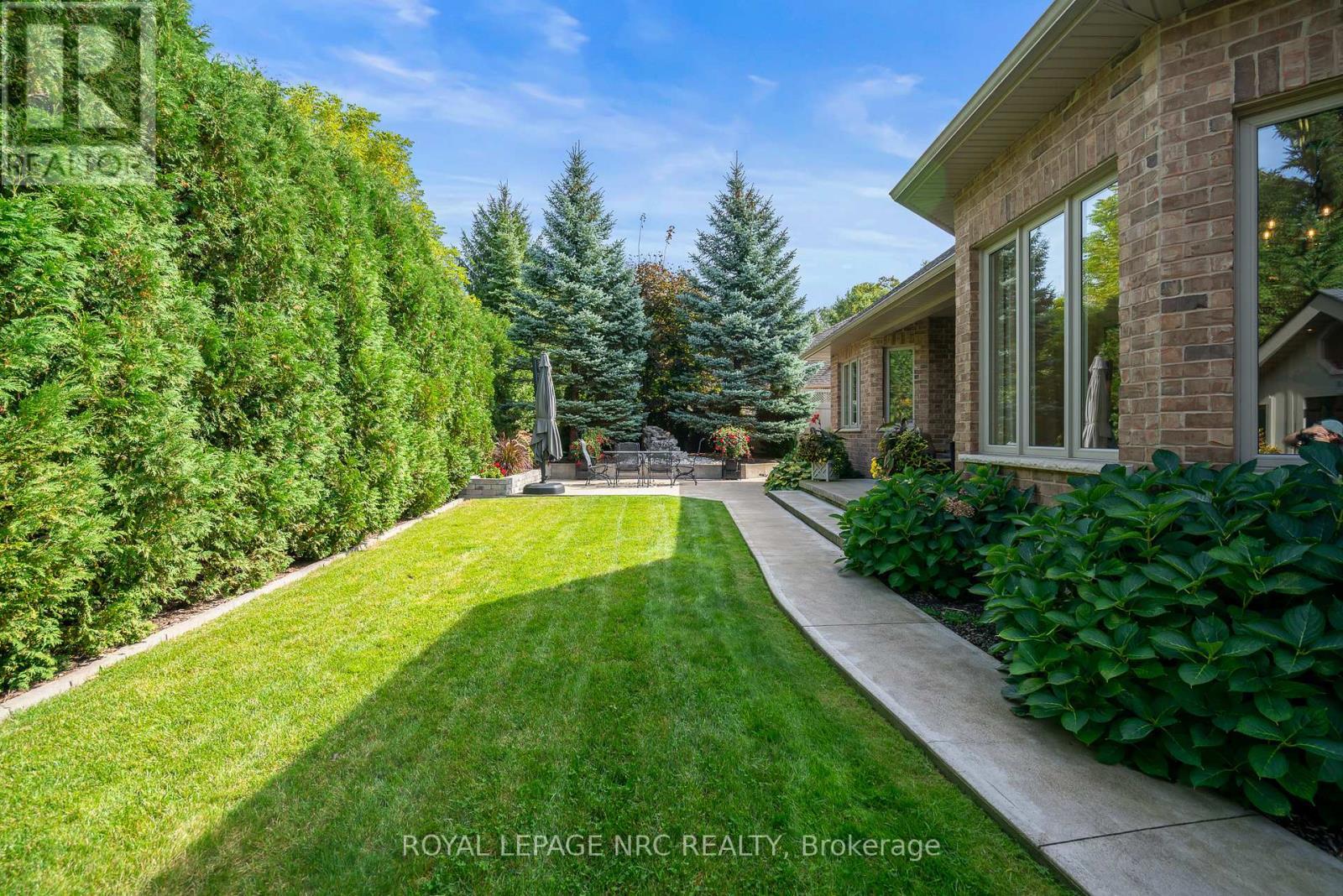 












7 BRONDI'S LANE

,
Pelham (Fonthill),




Ontario
L0S1E5

