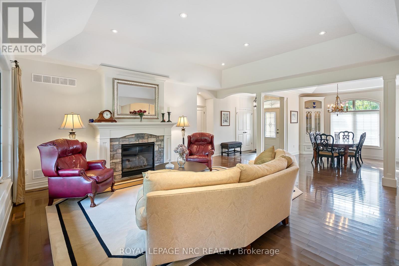 












7 BRONDI'S LANE

,
Pelham (Fonthill),




Ontario
L0S1E5


