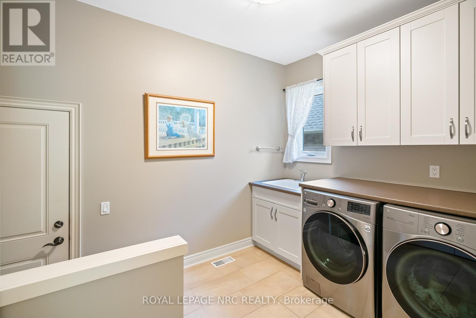 












7 BRONDI'S LANE

,
Pelham (Fonthill),




Ontario
L0S1E5

