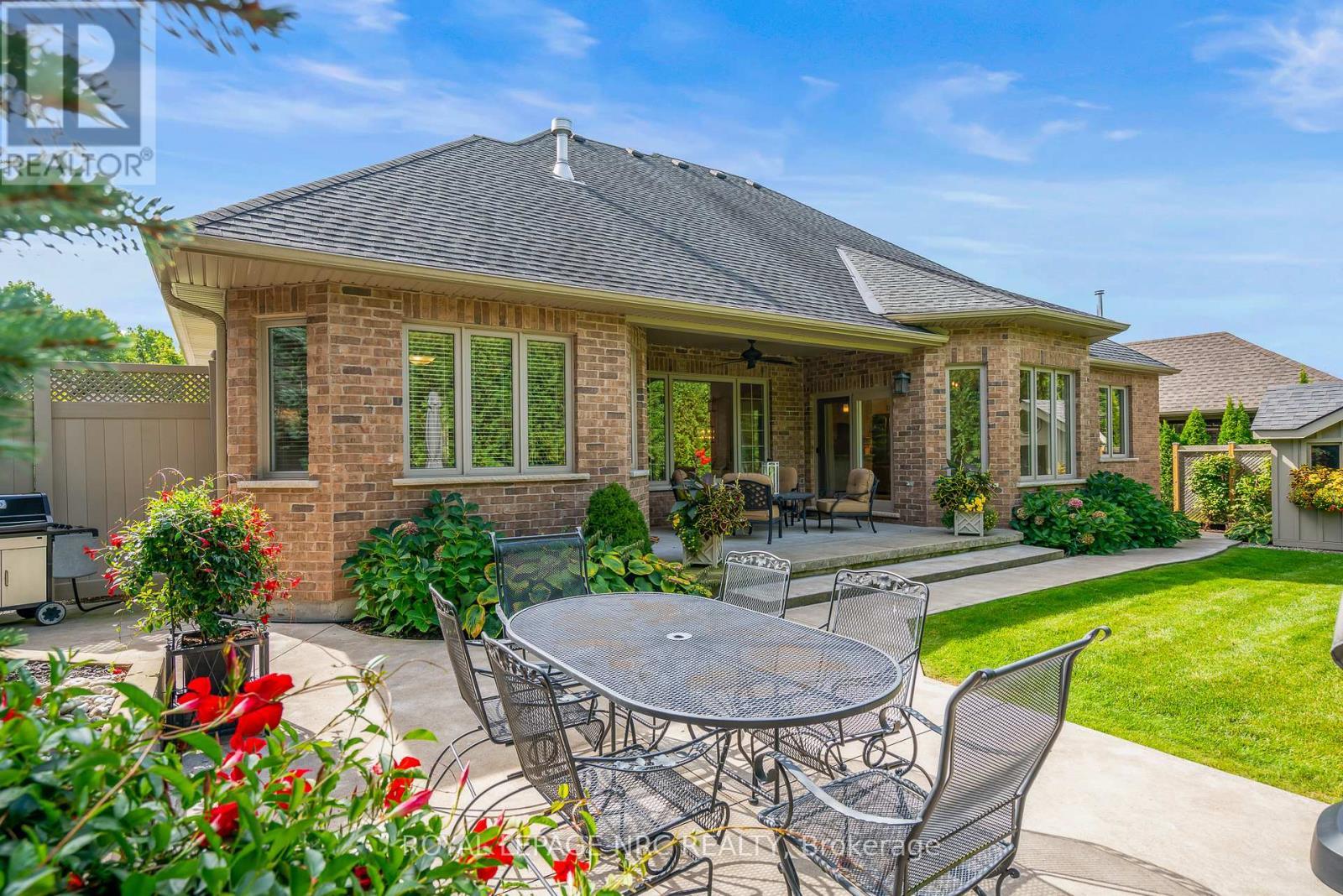 












7 BRONDI'S LANE

,
Pelham (Fonthill),




Ontario
L0S1E5


