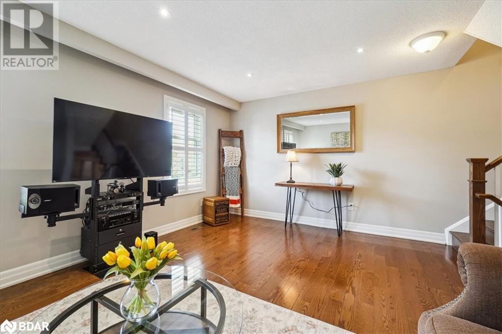 












30 HESLOP Road Unit# 4

,
Milton,




Ontario
L9T1B3


