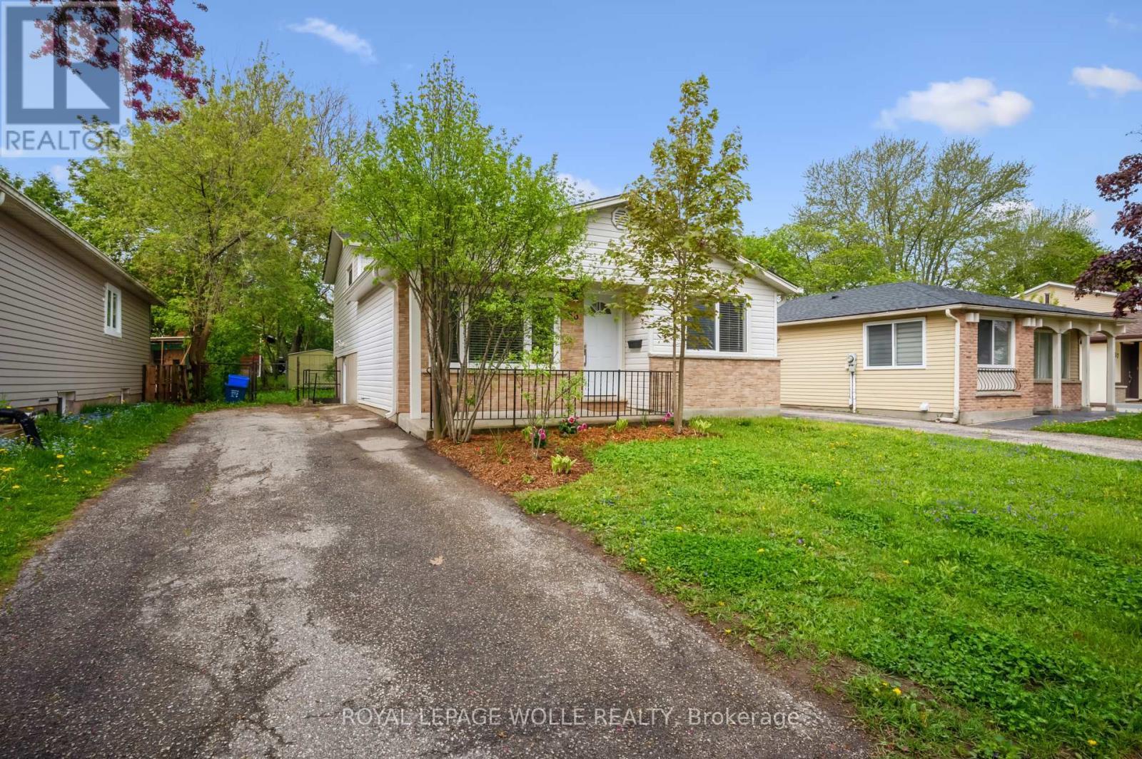 












53 KAREN WALK

,
Waterloo,




Ontario
N2L5X1

