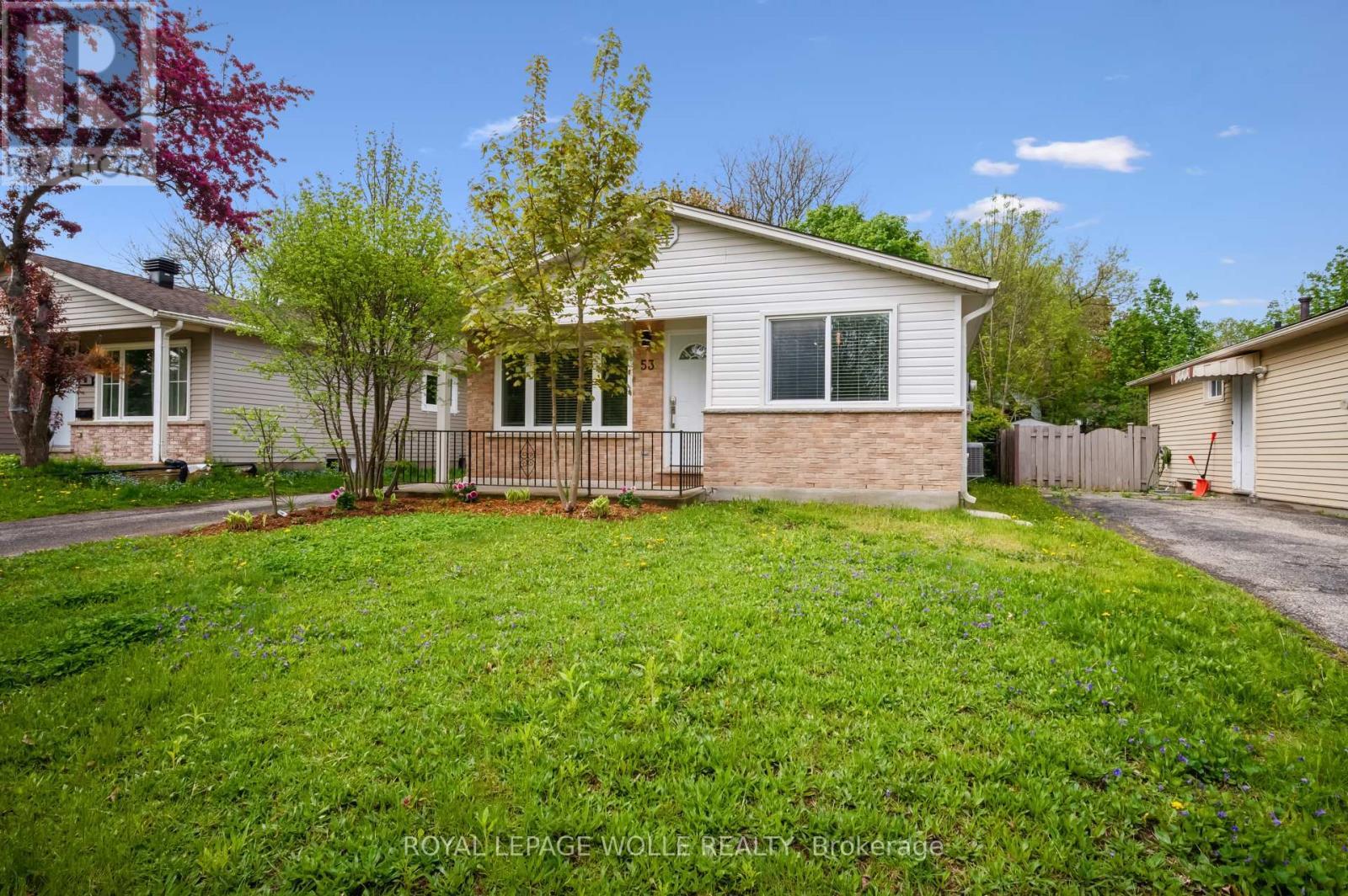 












53 KAREN WALK

,
Waterloo,




Ontario
N2L5X1

