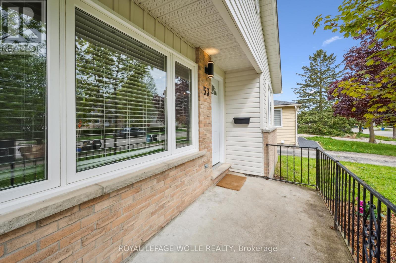 












53 KAREN WALK

,
Waterloo,




Ontario
N2L5X1

