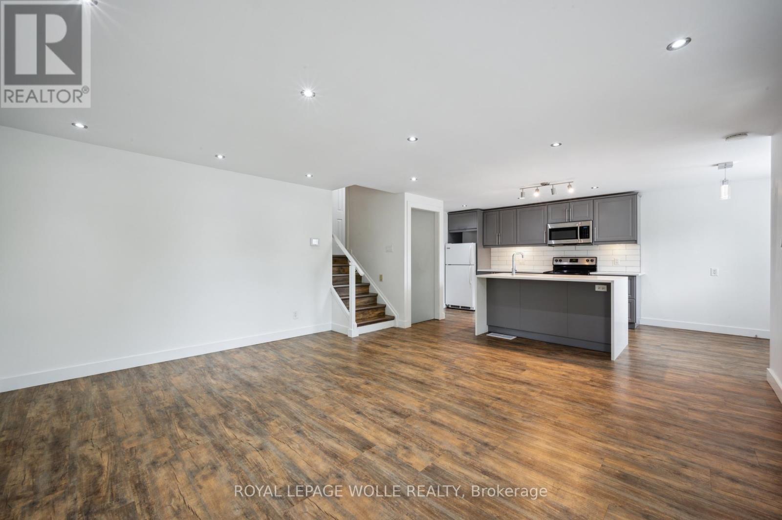 












53 KAREN WALK

,
Waterloo,




Ontario
N2L5X1

