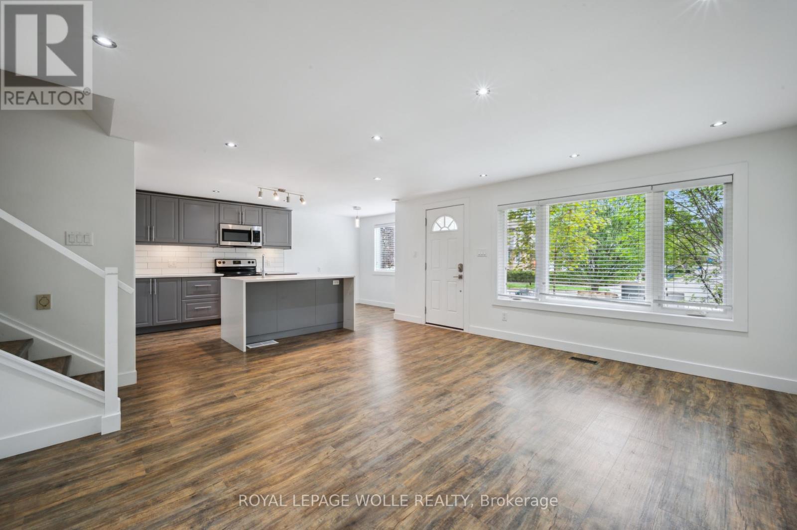 












53 KAREN WALK

,
Waterloo,




Ontario
N2L5X1

