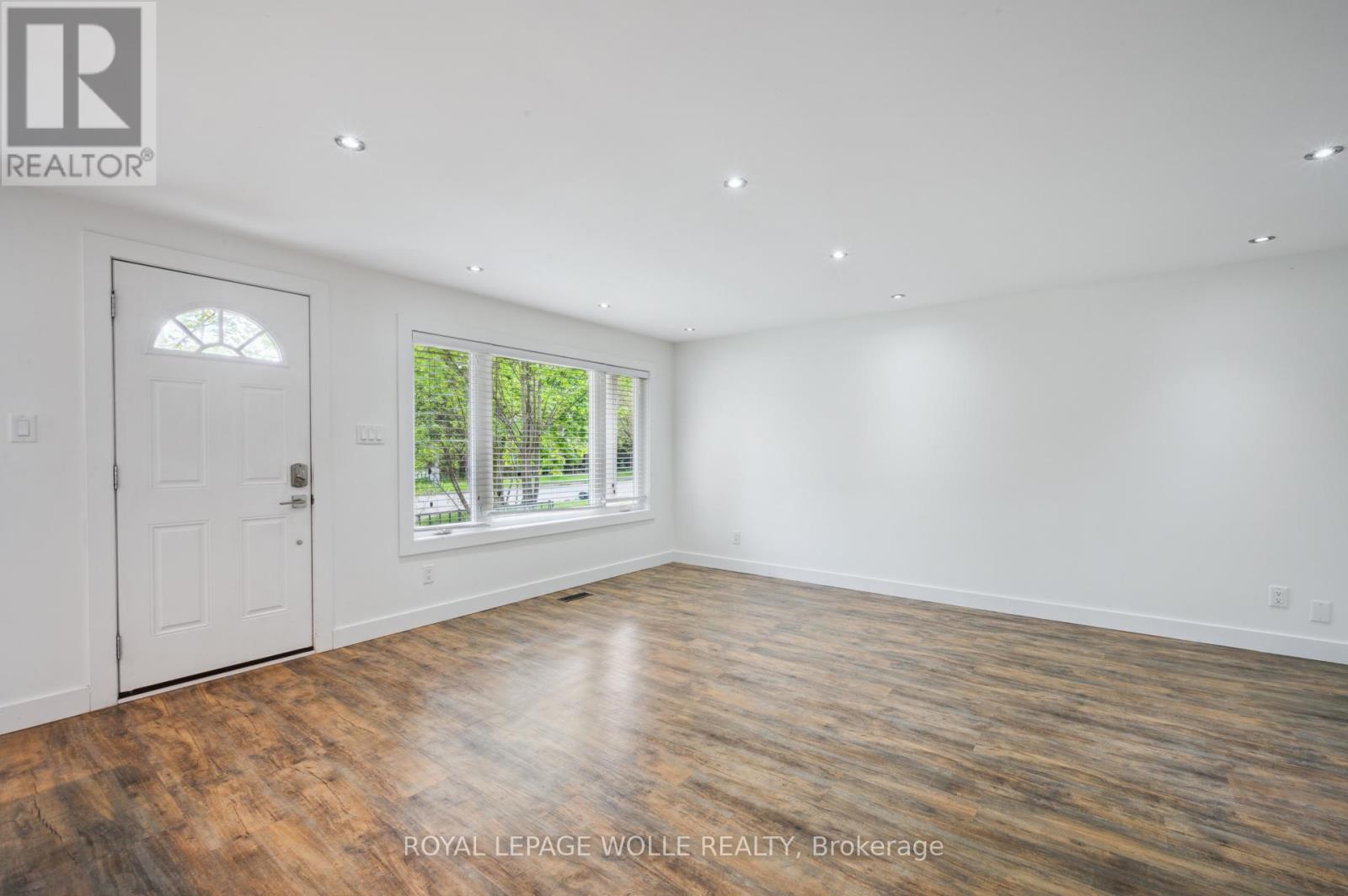 












53 KAREN WALK

,
Waterloo,




Ontario
N2L5X1


