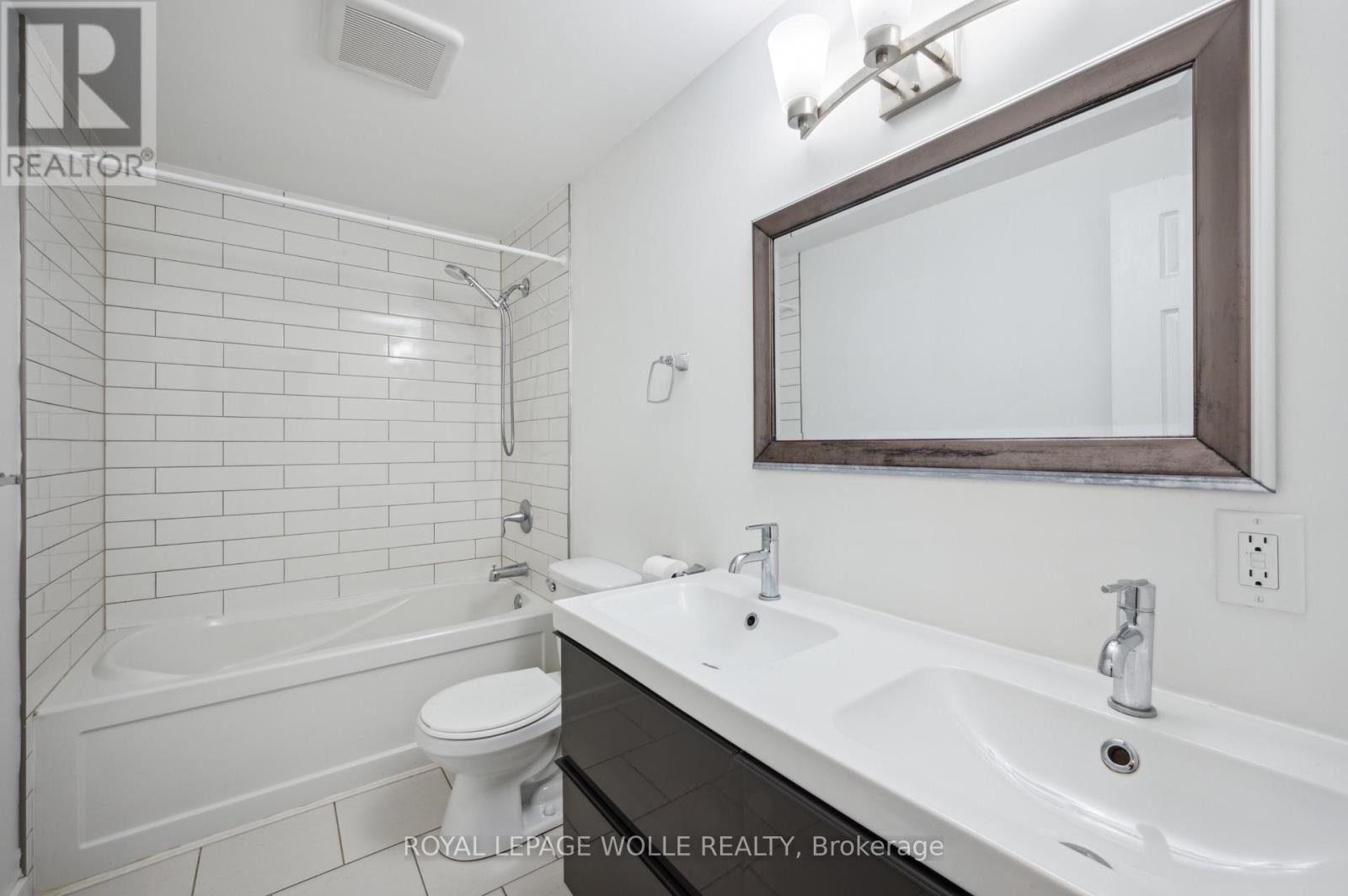 












53 KAREN WALK

,
Waterloo,




Ontario
N2L5X1

