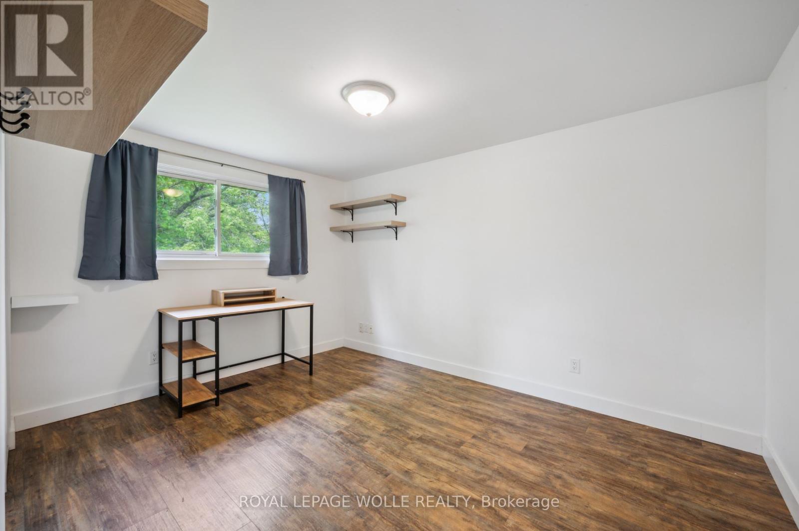 












53 KAREN WALK

,
Waterloo,




Ontario
N2L5X1

